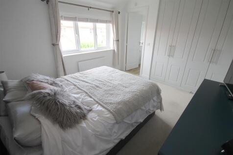 MR Bedroom 1ii.JPG