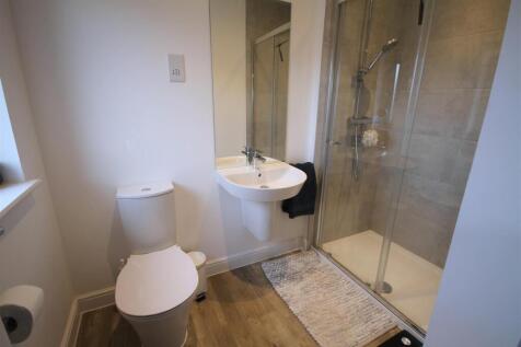 MR En Suite.JPG