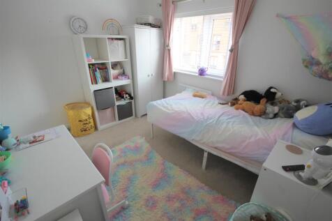 MR Bedroom 2i.JPG