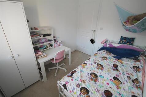 MR Bedroom 3i.JPG