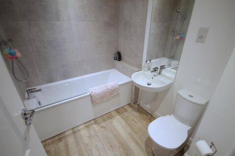 MR Bathroom.JPG
