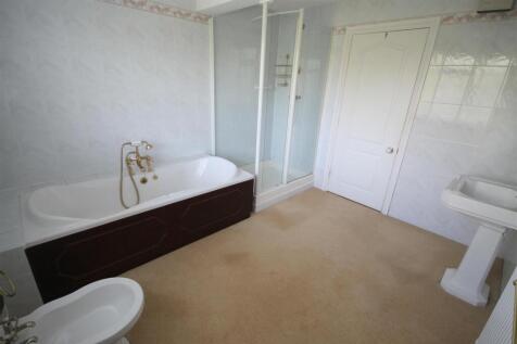 GB FF Bathroom iii.JPG