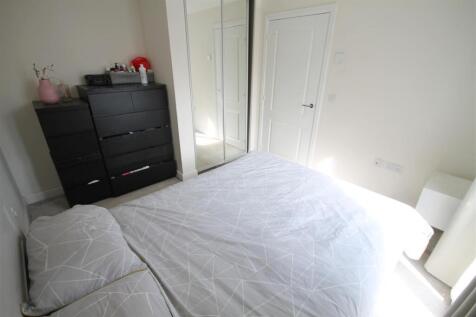 MR Bedroom ii.JPG