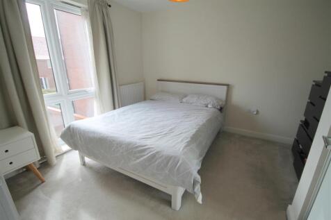 MR Bedroom.JPG