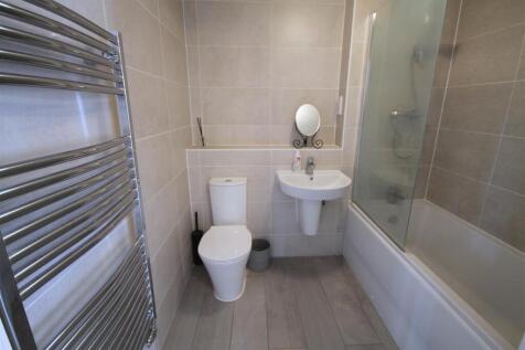 MR Bathroom.JPG
