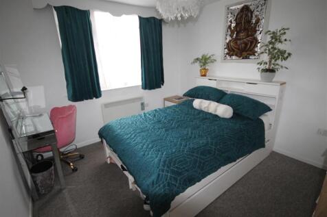 Bedroom 1.JPG