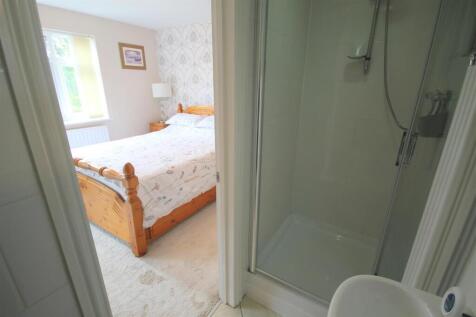 MA Ensuite.JPG