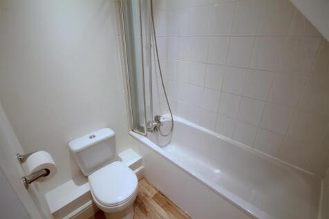 CHR Bathroom i.JPG