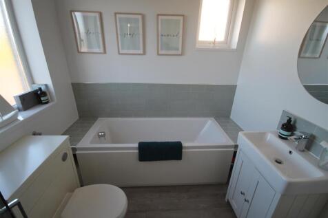OA Bathroom i.JPG