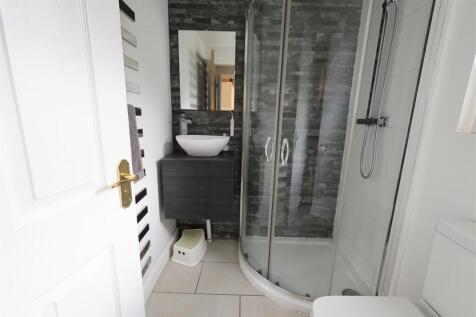 SC GF Shower Room.JPG