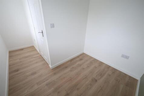 FR Study Bedroom i.JPG