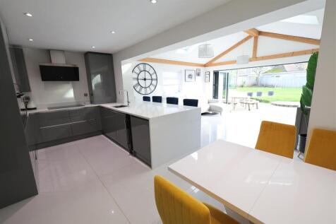 FC Kitchen Family Room i.JPG