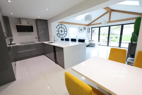 FC Kitchen Family Room x.JPG