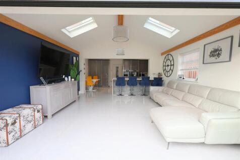 FC Kitchen Family Room iv.JPG