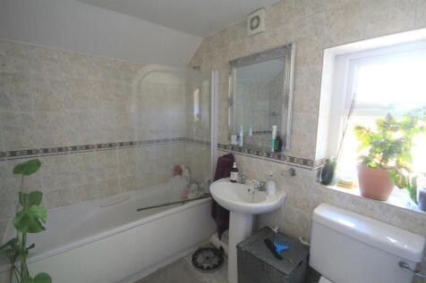 SR Bathroom i.JPG