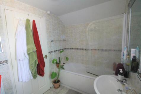 SR Bathroom ii.JPG