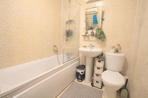 Bathroom.JPG
