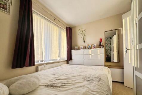 2086669e-Bedroom-...