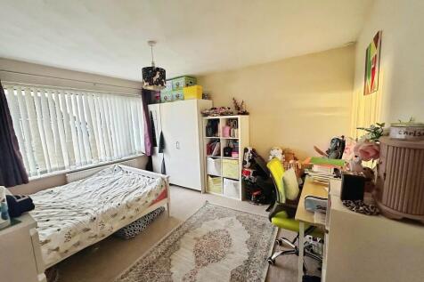 895b0e57-Bedroom-...