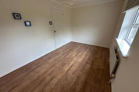 Back bedroom3