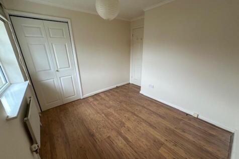 Front bedroom1