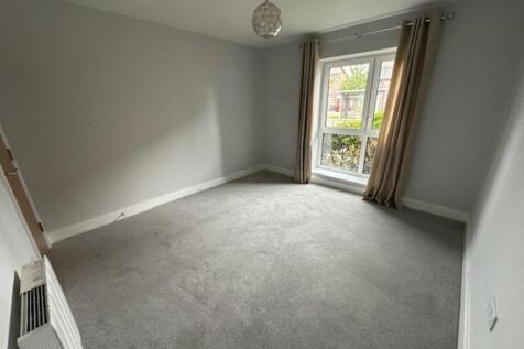 Front bedroom1