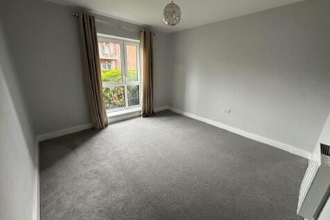 Front bedroom2