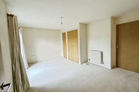 13900cfe-bedroom-...