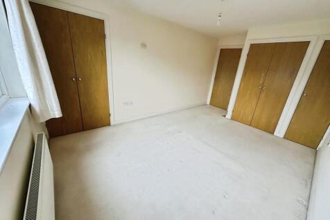 80148016-bedroom-...