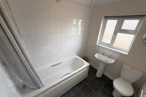 Bathroom.JPG