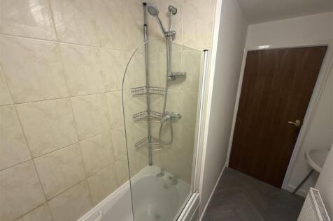 Bathroom 2.JPG