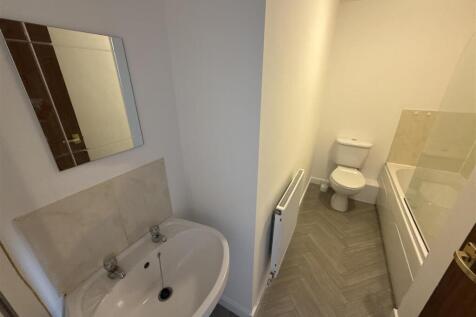 Bathroom 3.JPG