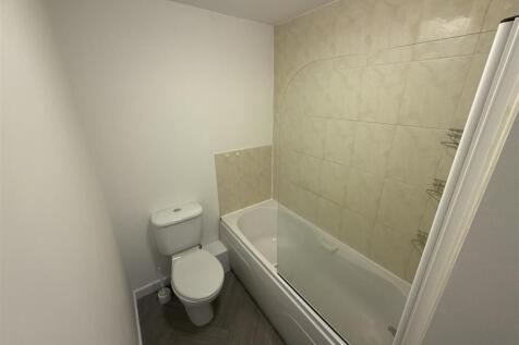 Bathroom 5.JPG