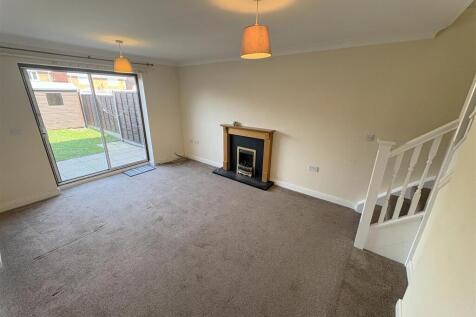 lIVING ROOM.JPG