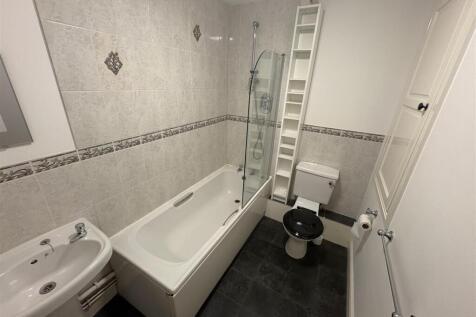 Bathroom.JPG