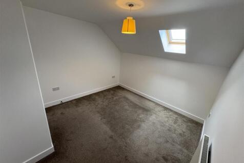 bedroom 1.JPG