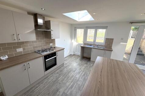 Kitchen 2.JPG