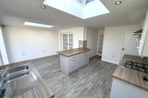 Kitchen 4.JPG
