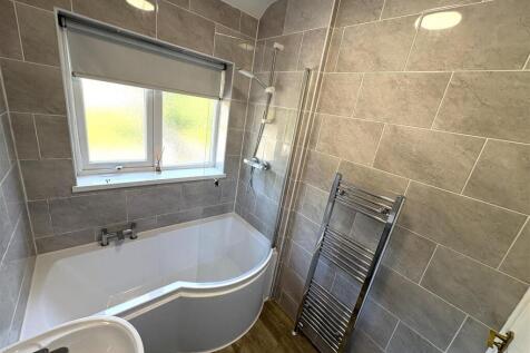 Bathroom 2.JPG