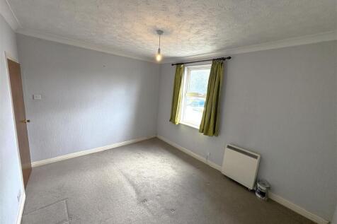 Bedroom 2.JPG