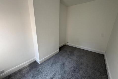 bedroom 2.JPG