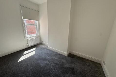 bedrom 3.JPG