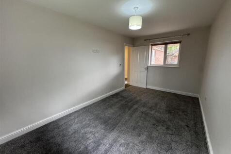bedroom 1.JPG