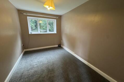 bedroom 3.JPG