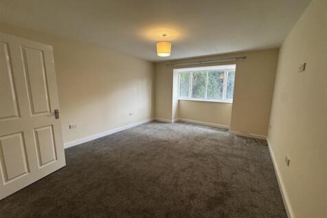 bedroom 4.JPG