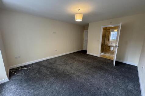 bedroom 5.JPG