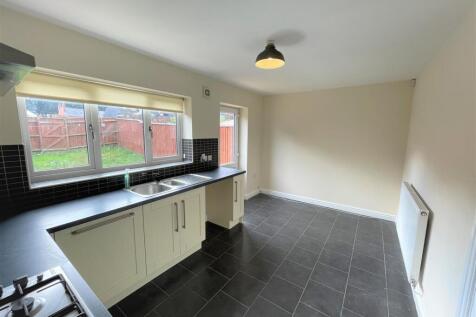 Kitchen 2.jpg