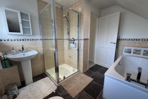 bathroom 2.JPG