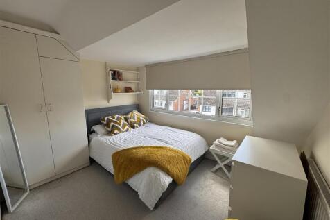 bedroom 1.JPG
