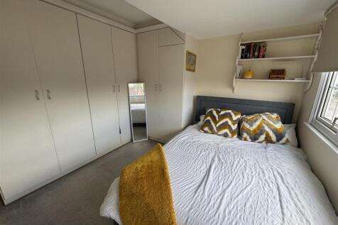 bedroom 2.JPG
